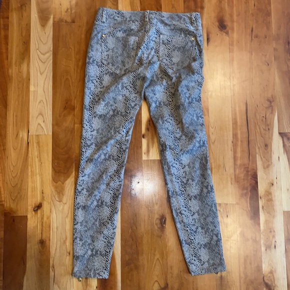 Zara Basic Jeggings in snake print in two colors with gold zippers. New. - Picture 16 of 17